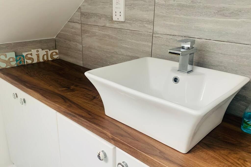 Vila Love Lancing By The Sea With Optional Large Hot Tub Sleeps Up To 8 & Free Parking Exteriér fotografie